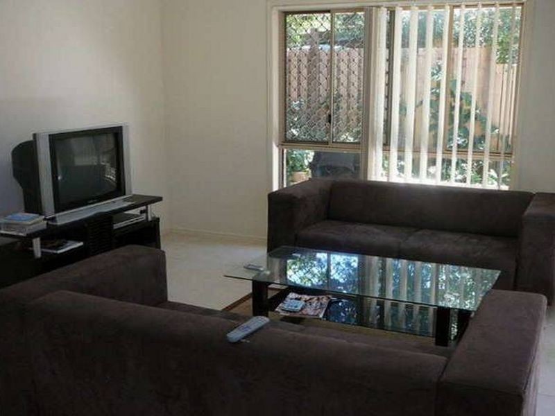 24a Brooke Avenue (Chirn Park), Southport QLD 4215