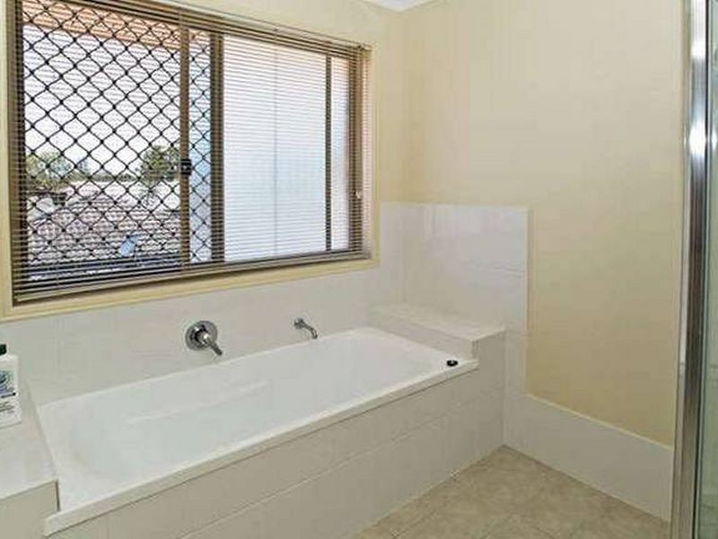 24a Brooke Avenue (Chirn Park), Southport QLD 4215