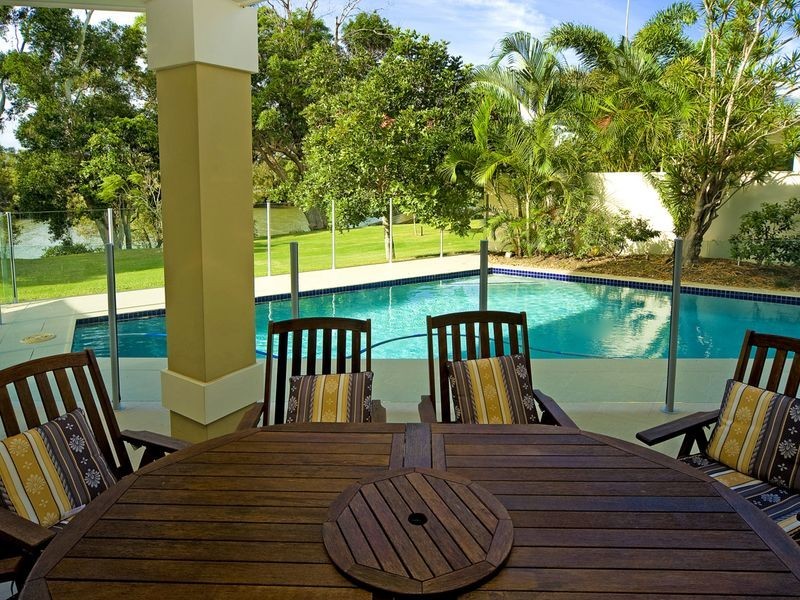 1 Parkview Place (Oyster Cove), Hope Island QLD 4212