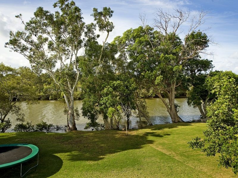1 Parkview Place (Oyster Cove), Hope Island QLD 4212