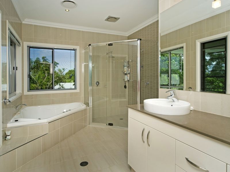 1 Parkview Place (Oyster Cove), Hope Island QLD 4212