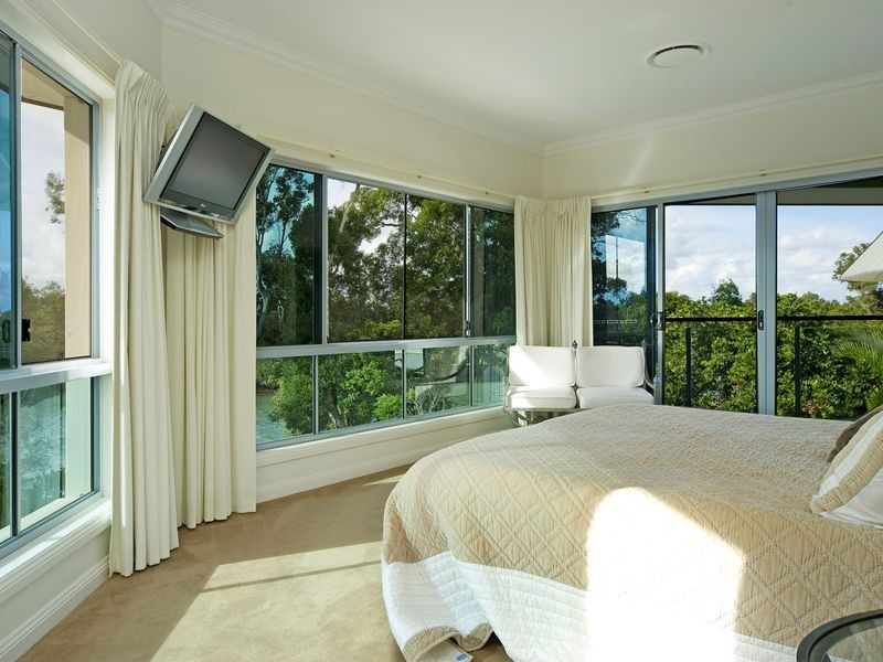1 Parkview Place (Oyster Cove), Hope Island QLD 4212