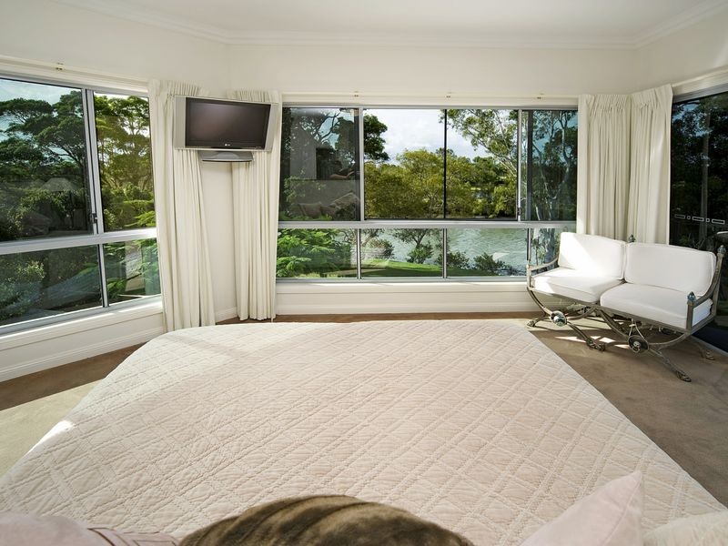 1 Parkview Place (Oyster Cove), Hope Island QLD 4212