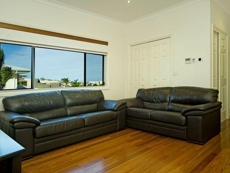 1 Parkview Place (Oyster Cove), Hope Island QLD 4212