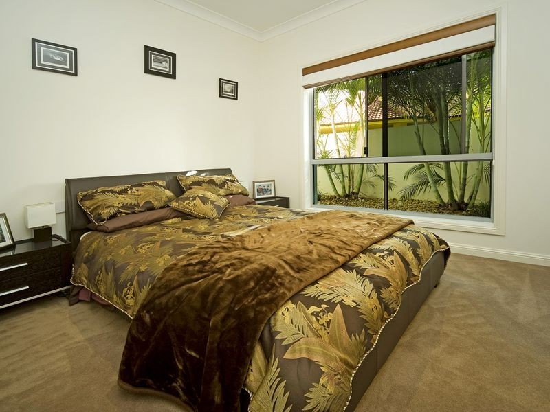 1 Parkview Place (Oyster Cove), Hope Island QLD 4212