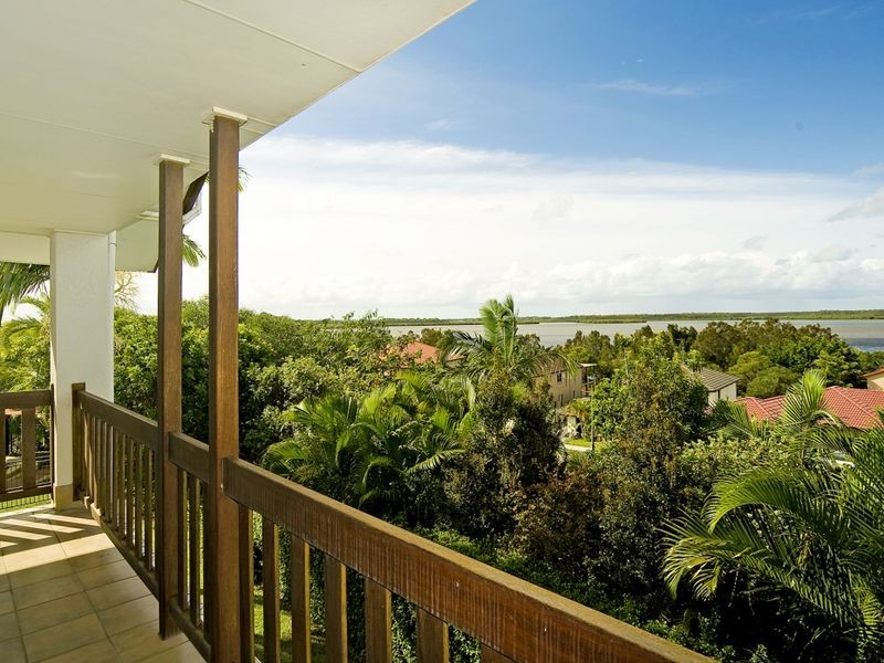 2 Urangan Court, Helensvale QLD 4212