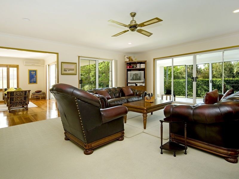 2 Urangan Court, Helensvale QLD 4212