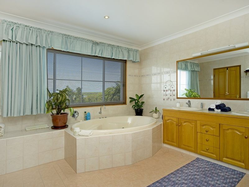 2 Urangan Court, Helensvale QLD 4212