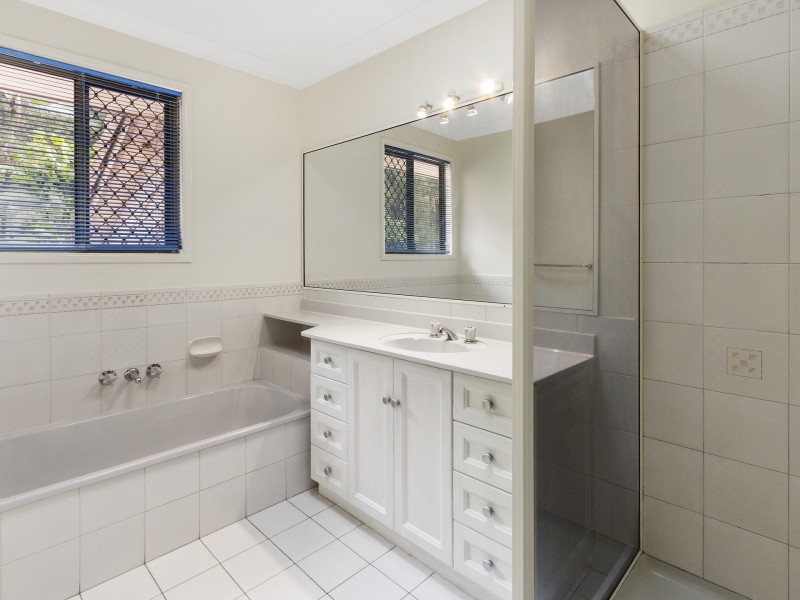 21 Mullewa Crescent, Helensvale QLD 4212