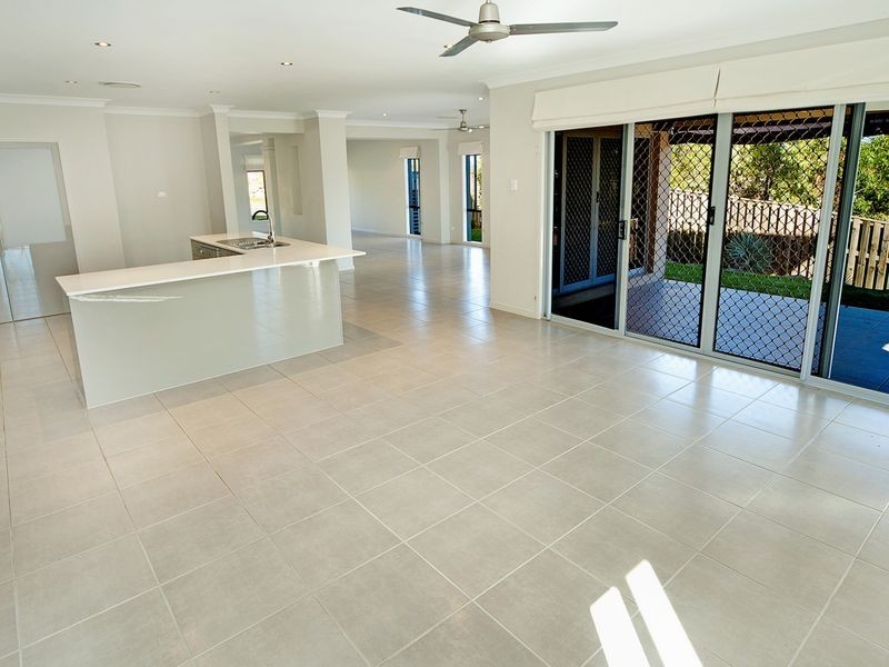 24 Hillary Circuit, Pacific Pines QLD 4211