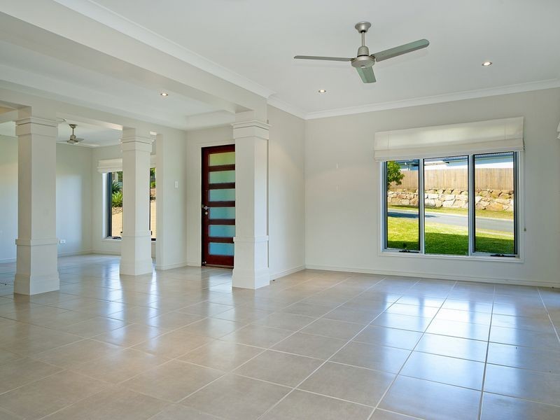 24 Hillary Circuit, Pacific Pines QLD 4211