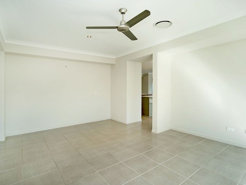 24 Hillary Circuit, Pacific Pines QLD 4211