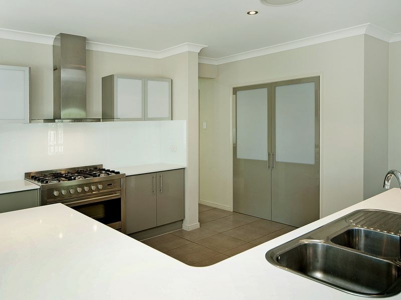 24 Hillary Circuit, Pacific Pines QLD 4211