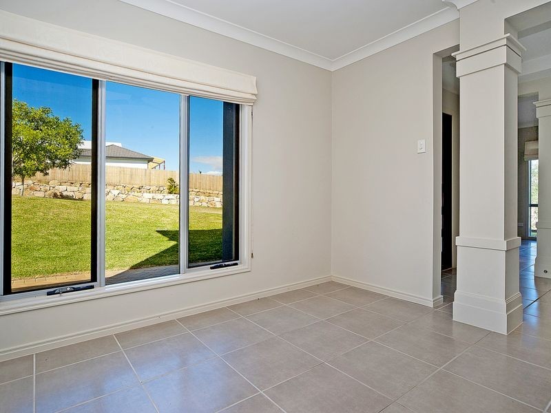24 Hillary Circuit, Pacific Pines QLD 4211