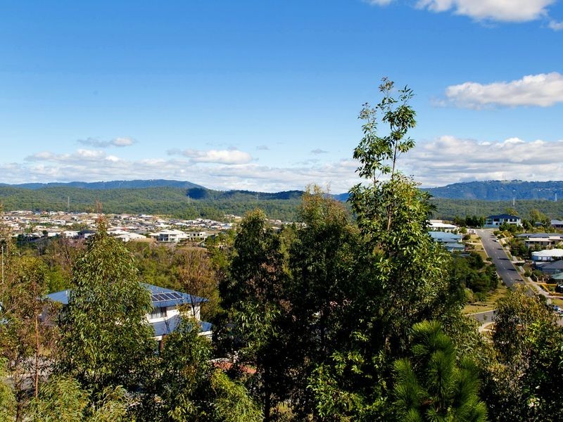 24 Hillary Circuit, Pacific Pines QLD 4211