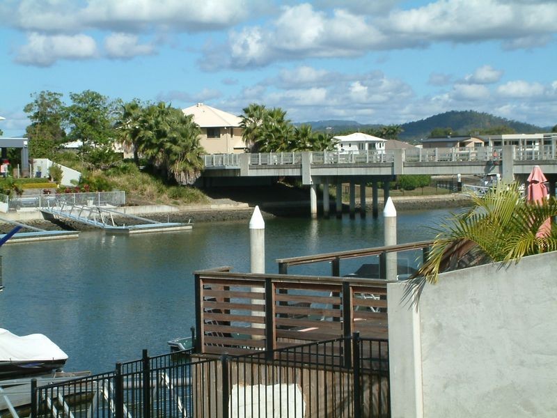 11 Coomera Court, Helensvale QLD 4212