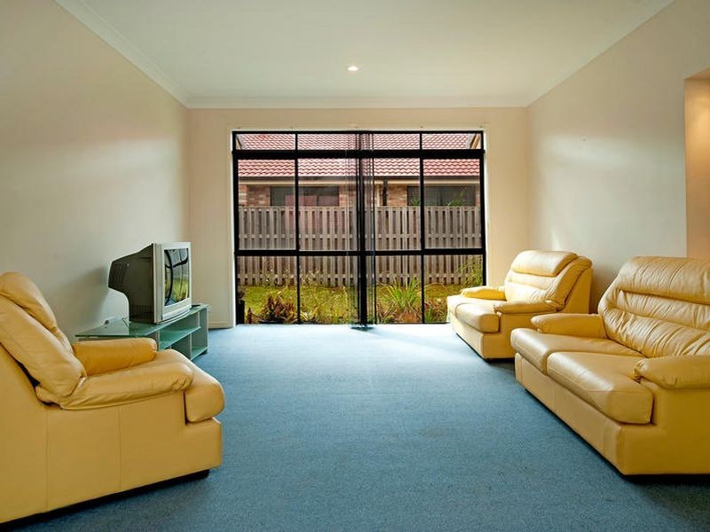 55 Cossington Circuit, Maudsland QLD 4210