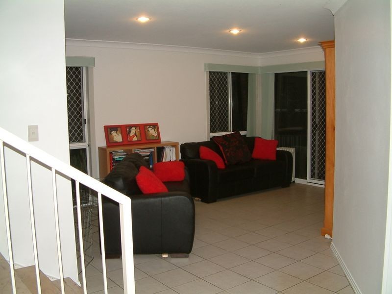 20 Surrey Court, Helensvale QLD 4212