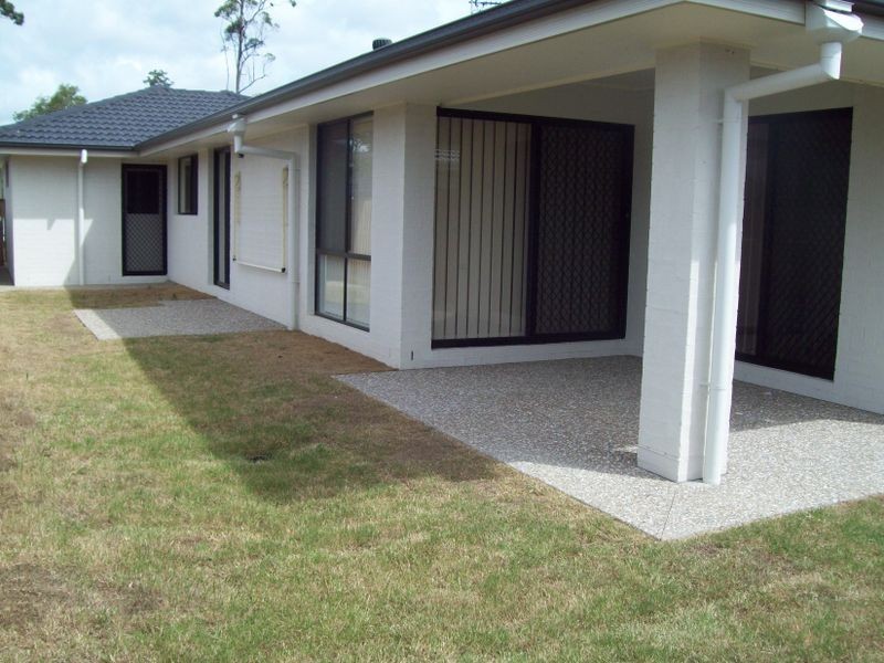 33 Shoalhaven Avenue, Pacific Pines QLD 4211