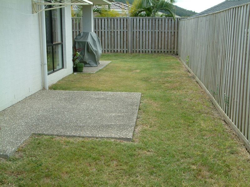 33 Shoalhaven Avenue, Pacific Pines QLD 4211