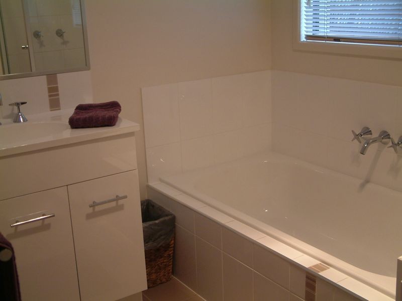 33 Shoalhaven Avenue, Pacific Pines QLD 4211