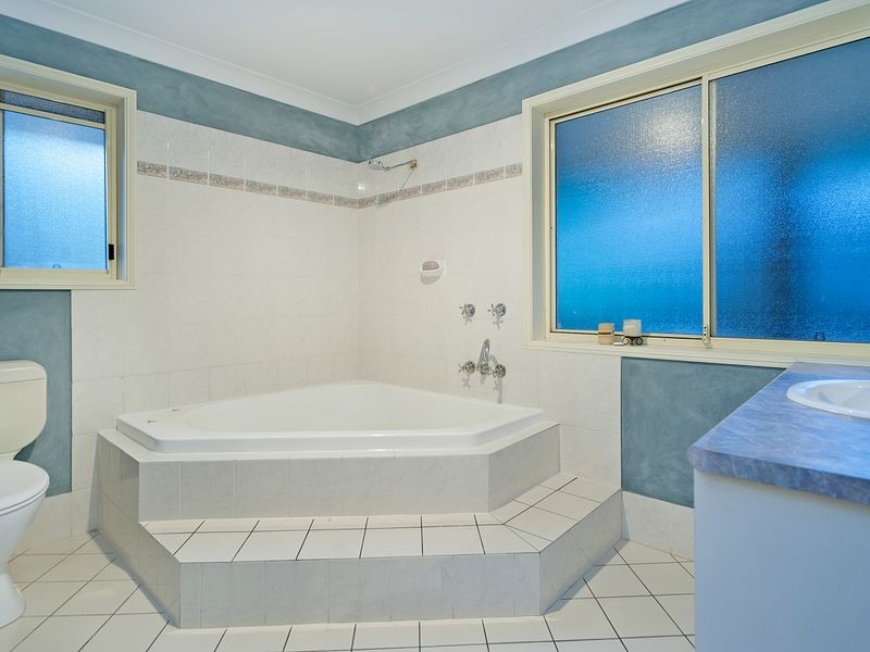 16 Derwent Avenue, Helensvale QLD 4212