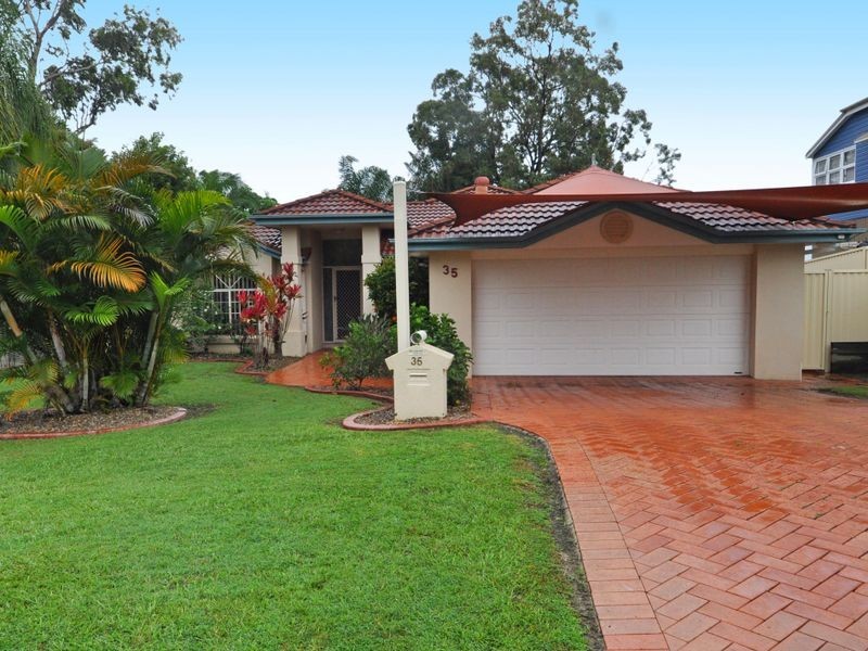 35 Mungala Street, Hope Island QLD 4212