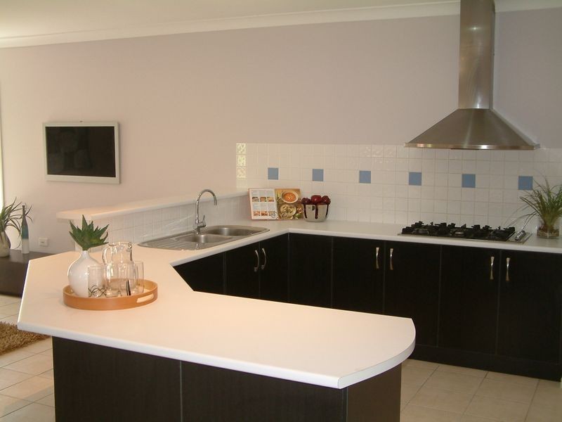 16 Elimbah Street, Pacific Pines QLD 4211