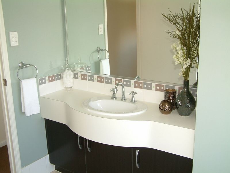 16 Elimbah Street, Pacific Pines QLD 4211