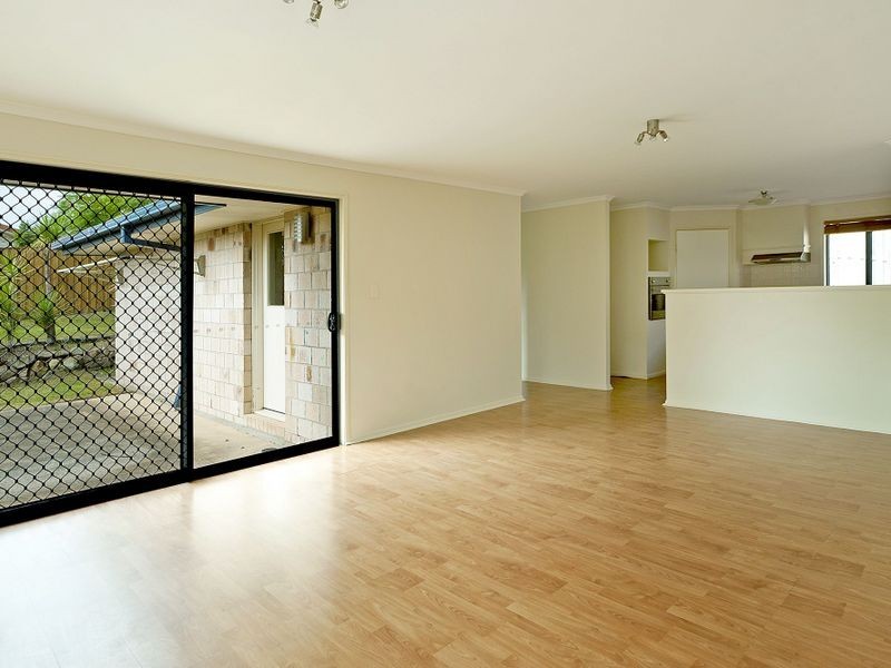 7 Irvine Street, Pacific Pines QLD 4211