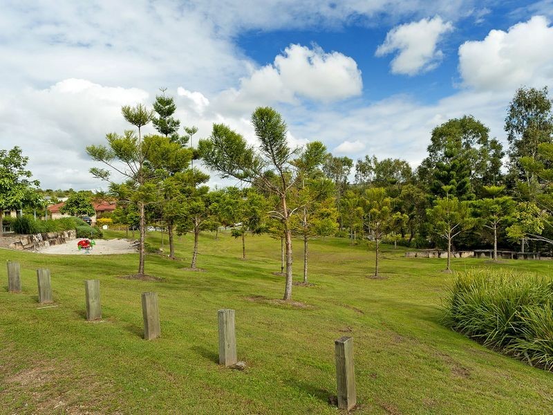 7 Irvine Street, Pacific Pines QLD 4211