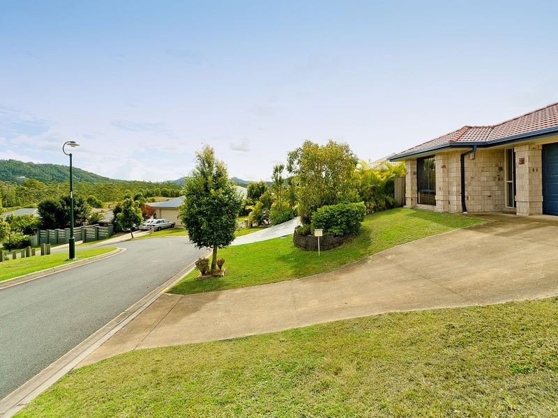 7 Irvine Street, Pacific Pines QLD 4211
