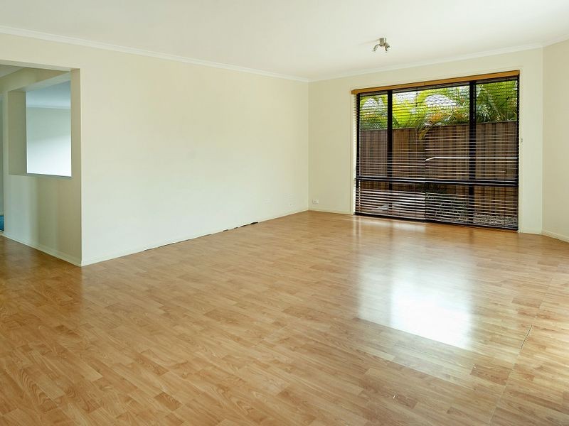 7 Irvine Street, Pacific Pines QLD 4211
