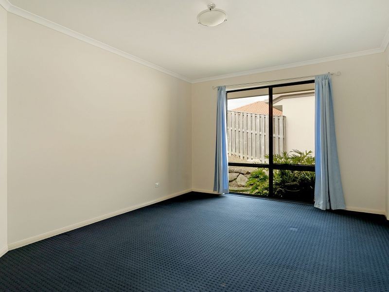 7 Irvine Street, Pacific Pines QLD 4211