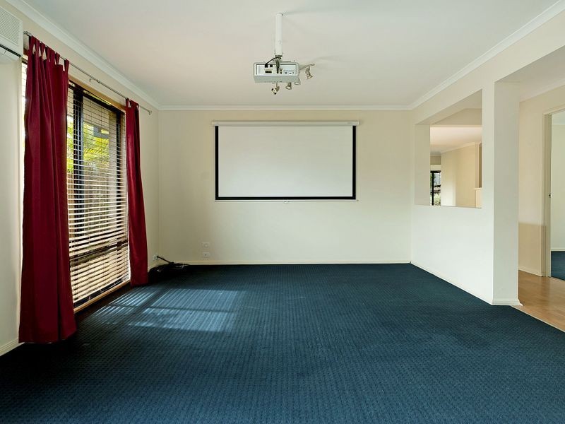 7 Irvine Street, Pacific Pines QLD 4211