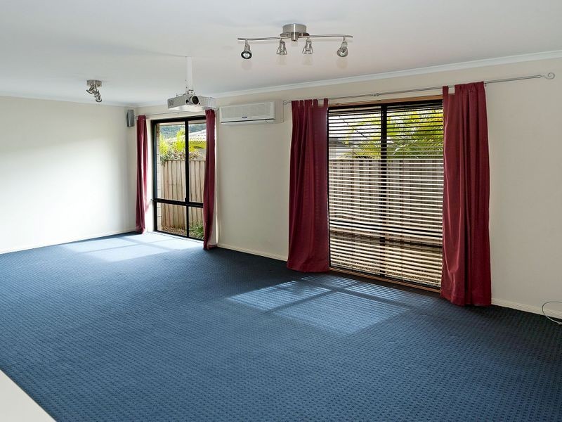 7 Irvine Street, Pacific Pines QLD 4211