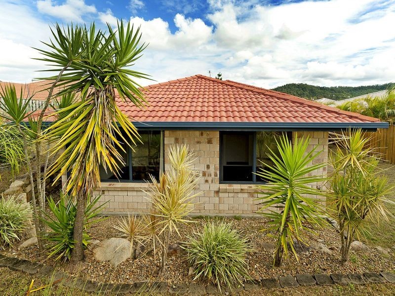 7 Irvine Street, Pacific Pines QLD 4211
