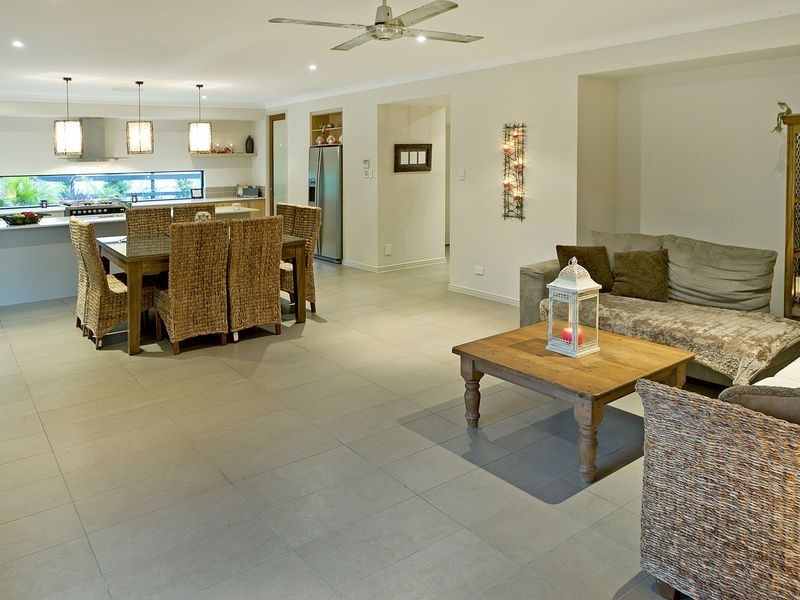 11 Meadow Ct, Maudsland QLD 4210