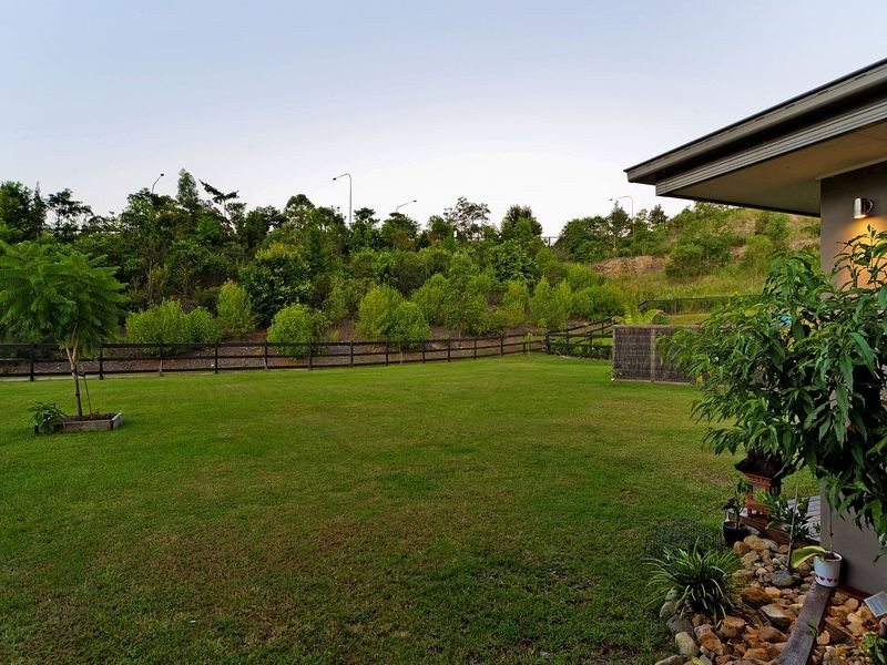 11 Meadow Ct, Maudsland QLD 4210