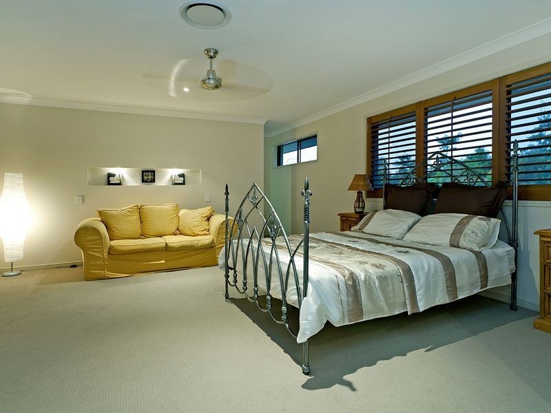 11 Meadow Ct, Maudsland QLD 4210