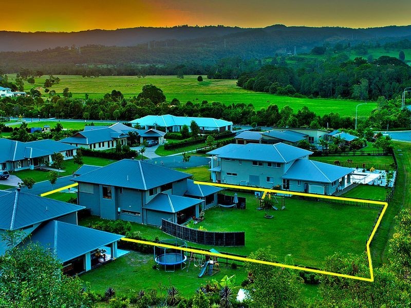 11 Meadow Ct, Maudsland QLD 4210