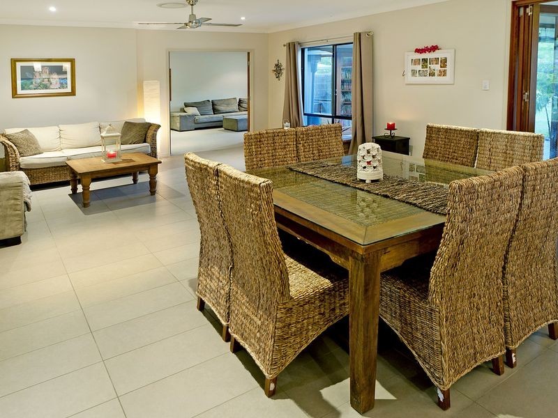 11 Meadow Ct, Maudsland QLD 4210