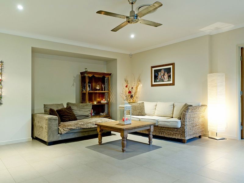 11 Meadow Ct, Maudsland QLD 4210