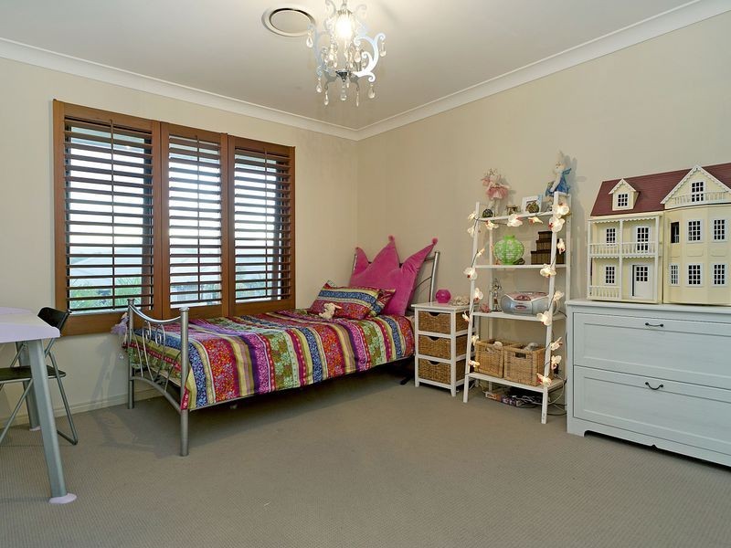 11 Meadow Ct, Maudsland QLD 4210