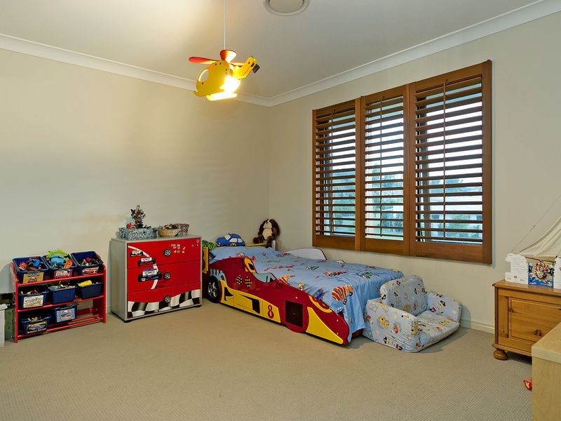 11 Meadow Ct, Maudsland QLD 4210