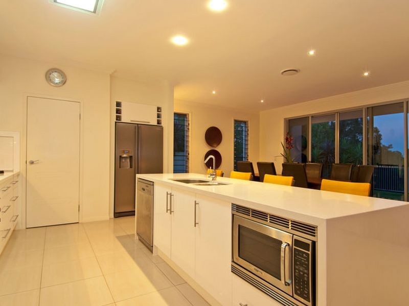 17 Parkview Place, Helensvale QLD 4212
