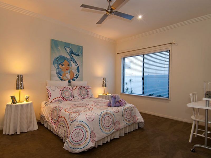 17 Parkview Place, Helensvale QLD 4212