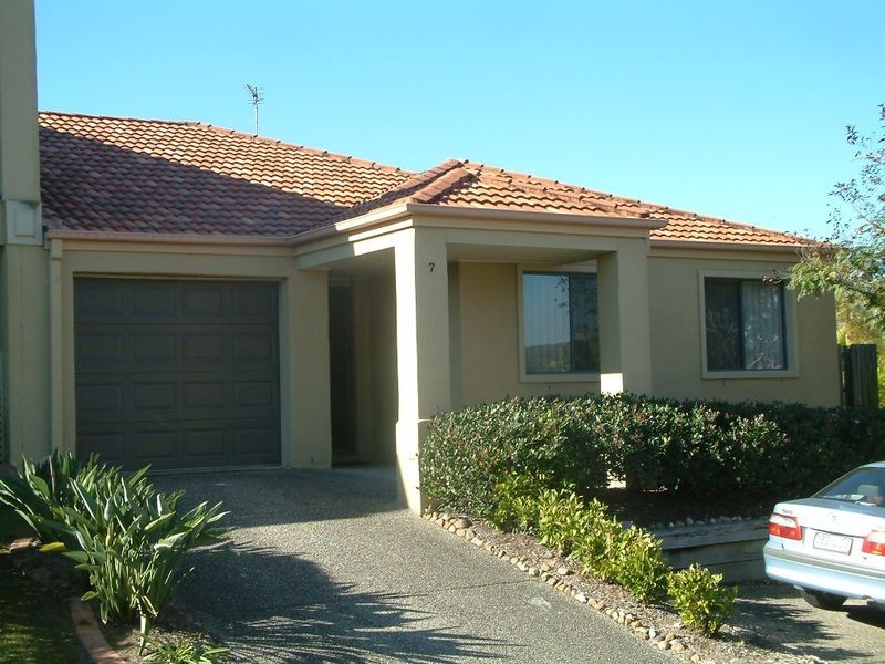 7/1 Santa Isobel Boulevard, Pacific Pines QLD 4211