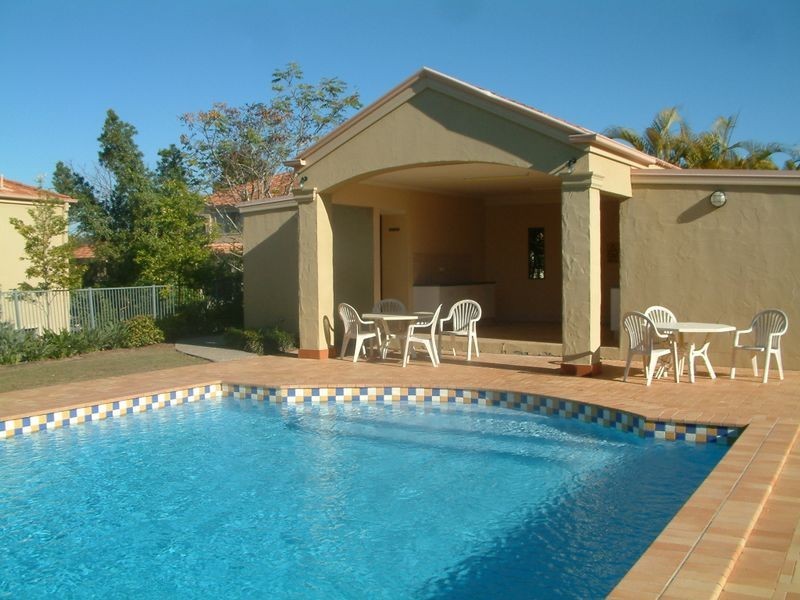 7/1 Santa Isobel Boulevard, Pacific Pines QLD 4211