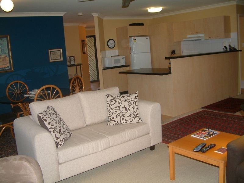 7/1 Santa Isobel Boulevard, Pacific Pines QLD 4211